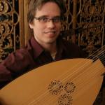 Jason Priset playing lute